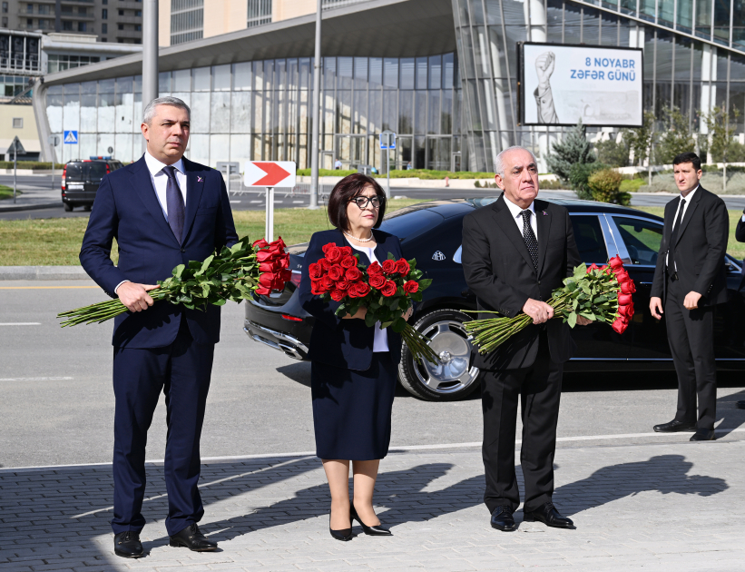 Dövlət və hökumət rəsmiləri Bakıda inşası davam etdirilən Zəfər parkında olublar