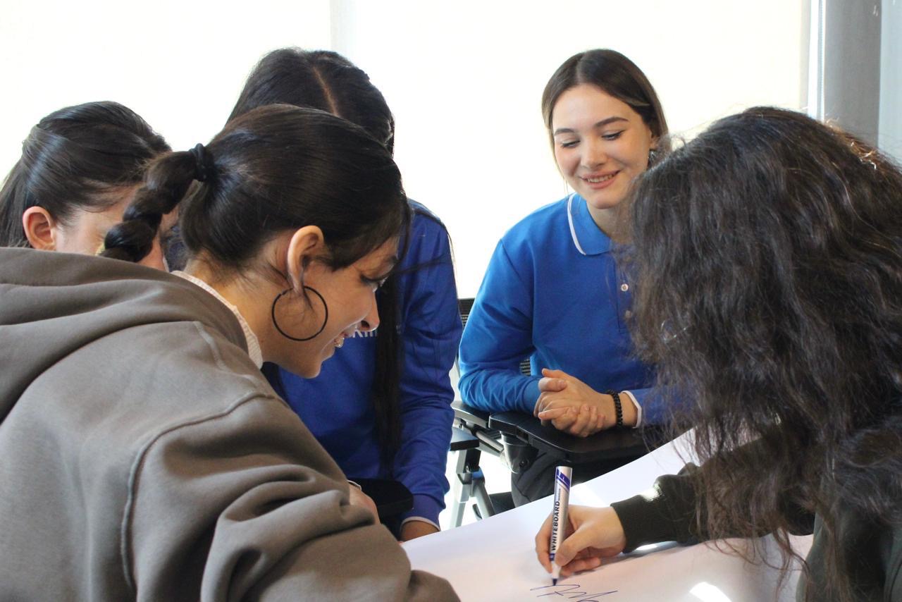 “InnovateHER: Fuelling Women’s Success in STEM” layihəsi çərçivəsində silsilə seminarlar keçirilib