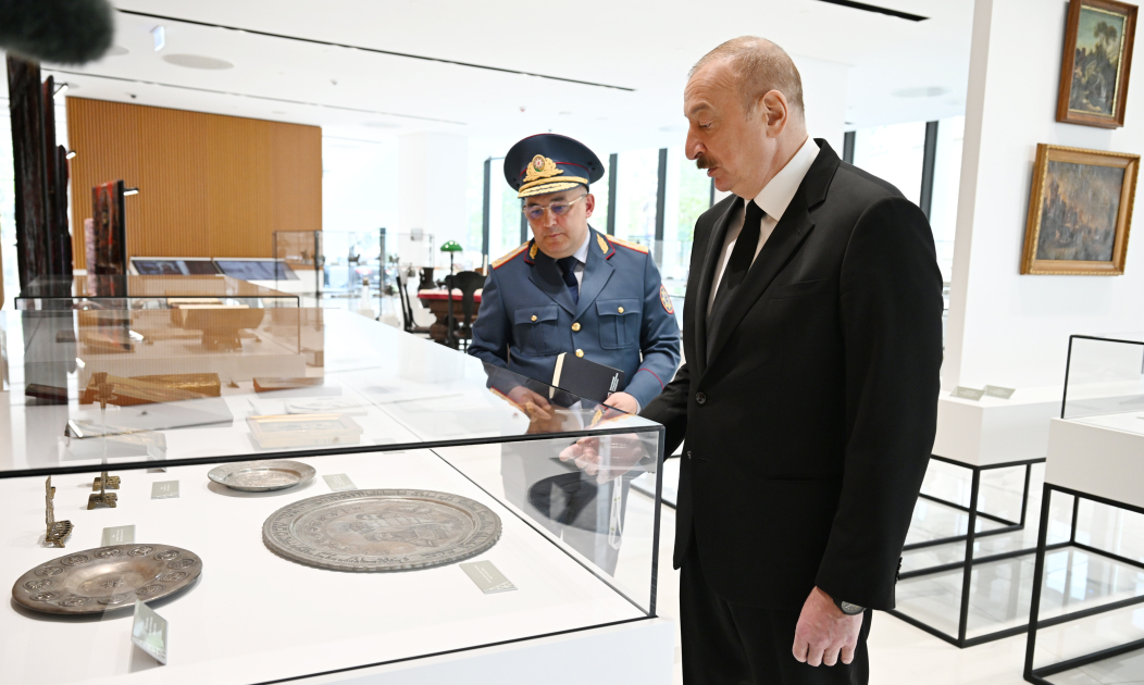 Prezident İlham Əliyev Dövlət Gömrük Komitəsinin yeni inzibati binasının açılışında iştirak edib